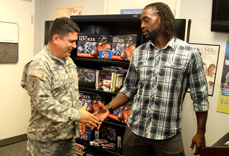 Chicago Bears DB Charles Tillman at Fort Hood